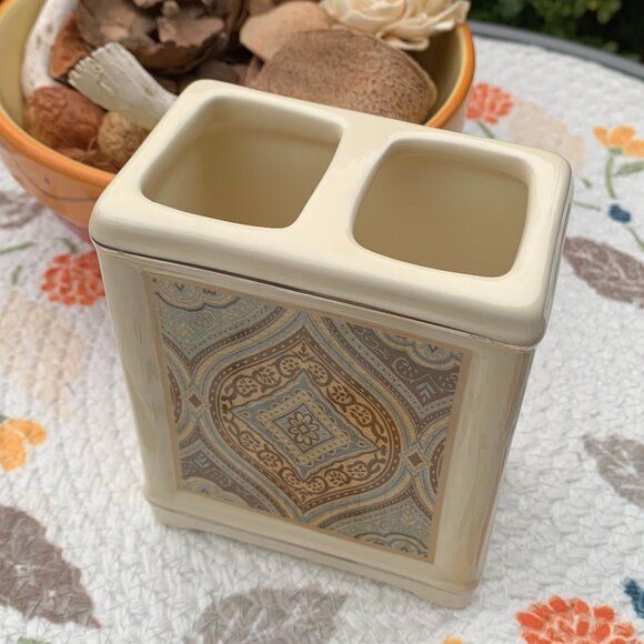 Vtg Toothbrush/Makeup Brush/Lip or Eyeliner Holder - Picture 3 of 11